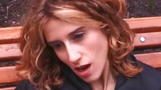 Người phụ nữ xoắn khuôn mặt video sex chó của cô mất vòi nước lớn của đối tác của mình trong ass
